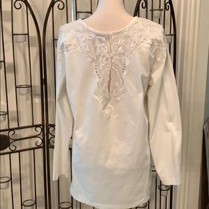 Knit lace neck top w/deep back slit